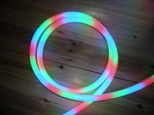 斷點續(xù)傳燈帶!室外LED燈帶安裝方法